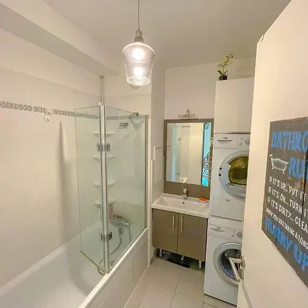 Parisian Duplex: Modern 4-bed Near Metro With Wi-fi & Parking Apartment *