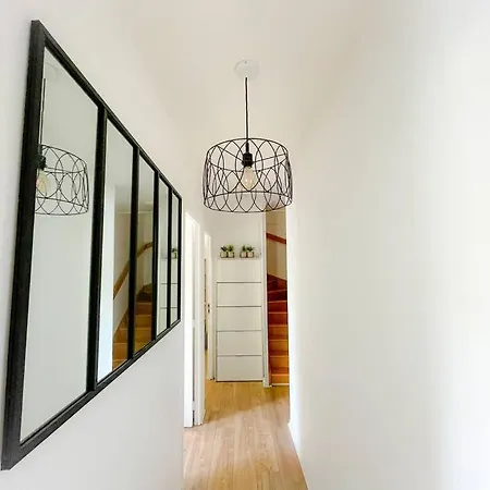 Apartment Parisian Duplex: Modern 4-bed Near Metro With Wi-fi & Parking