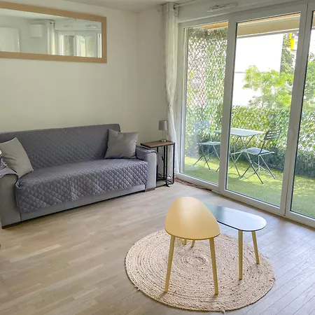 Apartment Parisian Duplex: Modern 4-bed Near Metro With Wi-fi & Parking Nanterre