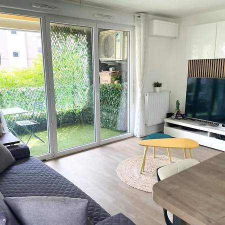 Parisian Duplex: Modern 4-bed Near Metro With Wi-fi & Parking *