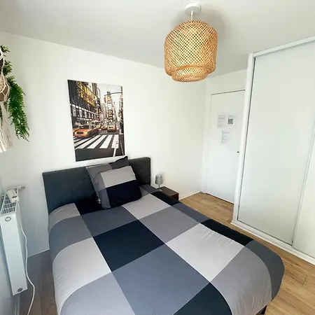Apartment Parisian Duplex: Modern 4-bed Near Metro With Wi-fi & Parking *