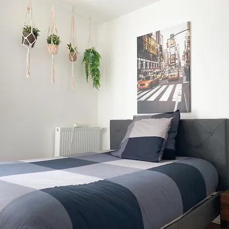 Parisian Duplex: Modern 4-bed Near Metro With Wi-fi & Parking Apartment Nanterre