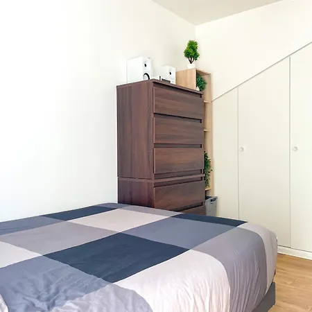 Parisian Duplex: Modern 4-bed Near Metro With Wi-fi & Parking Apartment